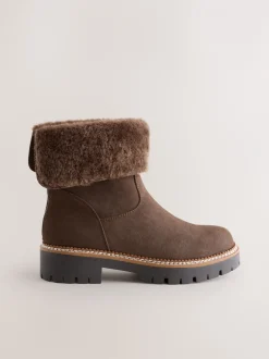 Next Marron chocolat - Bottines Forever Comfort® à poignets en fausse fourrure Clearance
