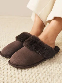 Next Marron chocolat - Chaussons mules en daim en fausse fourrure Online