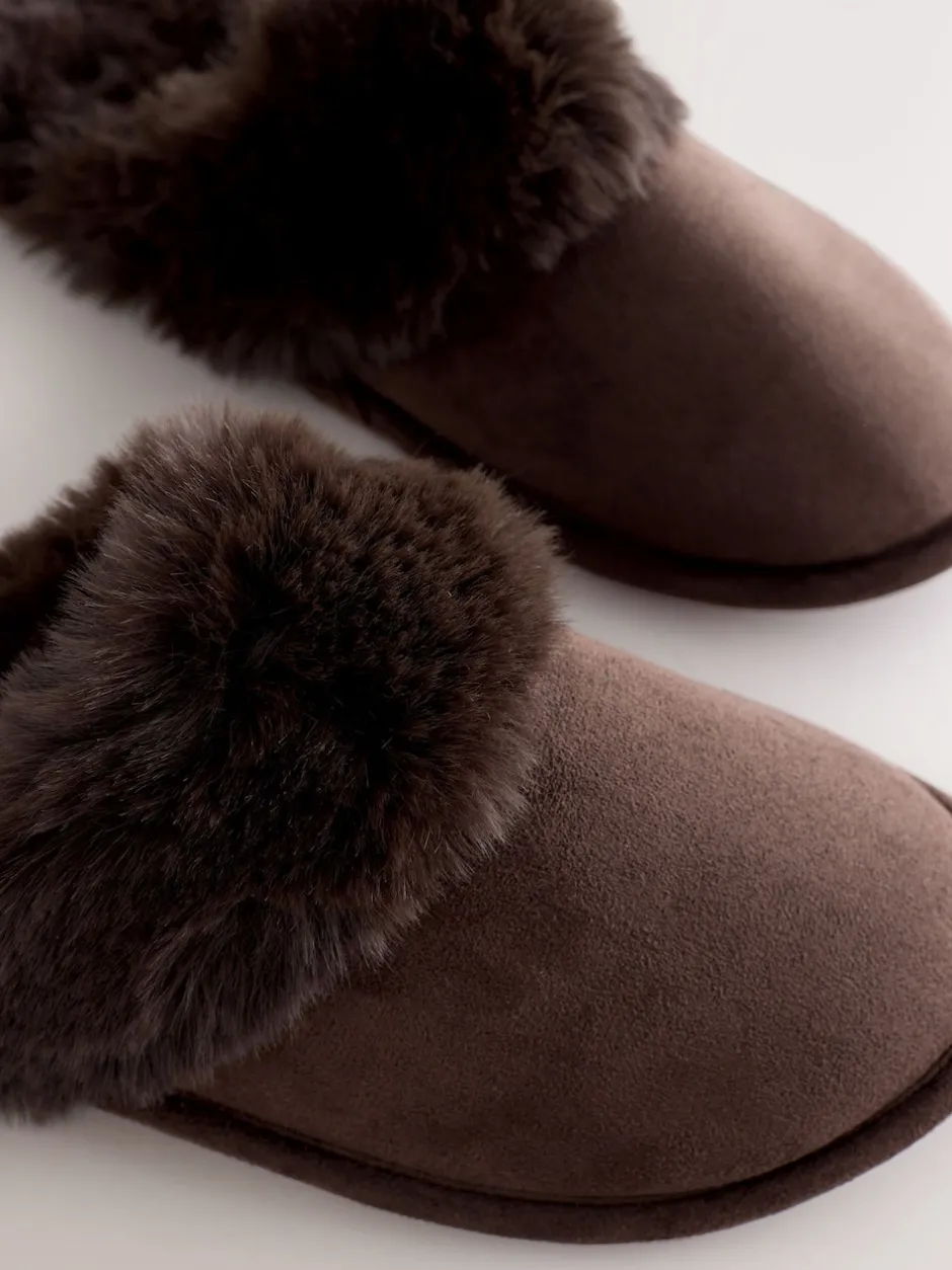 Next Marron chocolat - Chaussons mules en daim en fausse fourrure Online