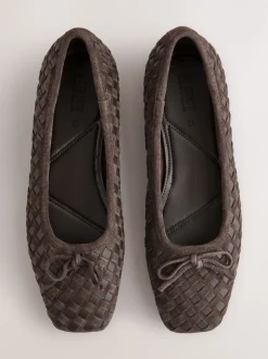 Next Marron chocolat - Chaussures plates tissées en cuir Forever Comfort® Outlet