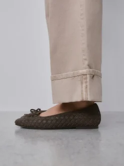 Next Marron chocolat - Chaussures plates tissées en cuir Forever Comfort® Outlet