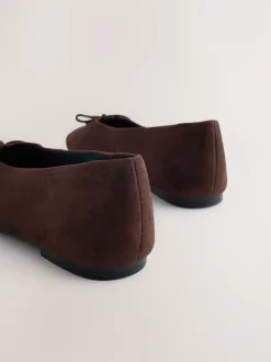 Next Marron chocolat - Chaussures plates Forever Comfort® en daim à taille haute