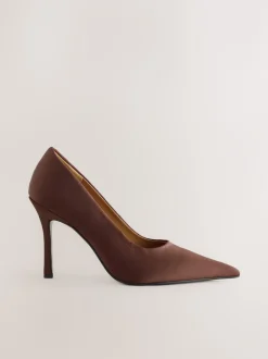 Next Marron chocolat - Escarpins Forever Comfort® en satin à bout pointu talons Outlet