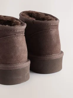 Next - Flatform Mini Bottes Pull-On en daim doublées chaudes et déperlantes Marron chocolat Clearance