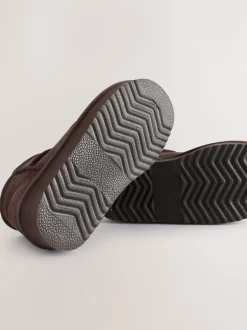 Next - Flatform Mini Bottes Pull-On en daim doublées chaudes et déperlantes Marron chocolat Clearance