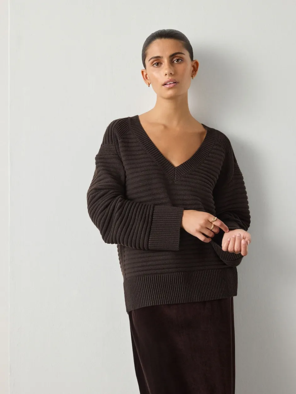 Next Marron chocolat - Pull côtelé en maille à col en V Best