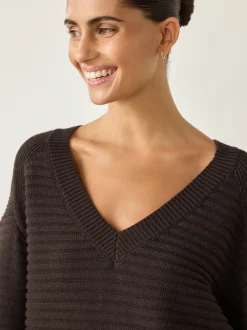 Next Marron chocolat - Pull côtelé en maille à col en V Best