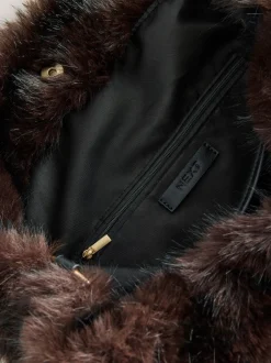 Next Marron chocolat - Sac à bandoulière en fourrure synthétique Outlet