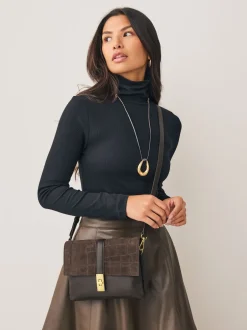 Next Marron chocolat - Sac à bandoulière en cuir effet croco Sale