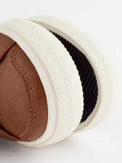 Next Marron fauve - Baskets à deux lanières à fermeture tactile