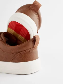 Next Marron fauve - Baskets à deux lanières à fermeture tactile