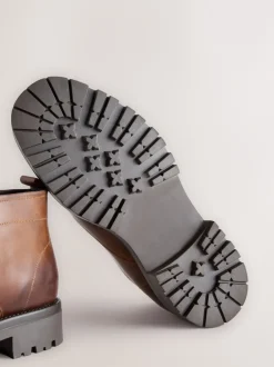 Next Marron fauve - Bottes Chukka en cuir épais Hot