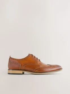 Next Marron fauve - Coupe classique - Chaussures Brogue en cuir à semelle contrastante Outlet