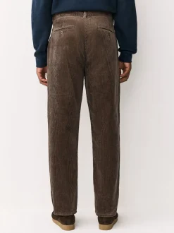 Next Marron fauve - Coupe fuselée régulière - Pantalon plissé simple en velours côtelé Hot