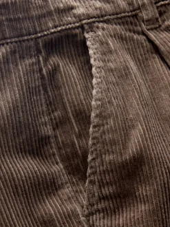 Next Marron fauve - Coupe fuselée régulière - Pantalon plissé simple en velours côtelé Hot