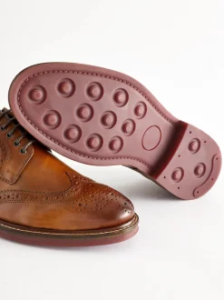 Next Marron fauve - Coupe large - Chaussures Brogues épaisses à semelle contrastante en cuir Sale