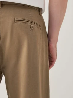 Next Marron fauve - Pantalons chinos extensibles plissés simples Clearance