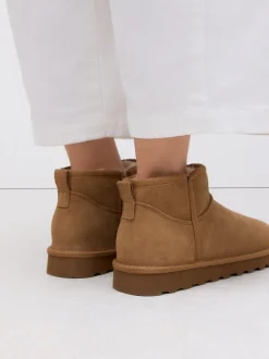 Next Marron fauve en daim - Bottes en fausse fourrure déperlantes New