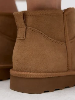 Next Marron fauve en daim - Bottes en fausse fourrure déperlantes New