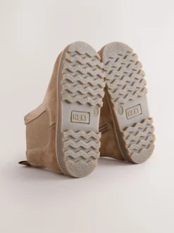 Next Marron neutre - Bottines Chelsea en daim Outlet