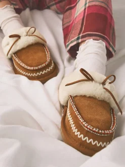 Next Marron noisette - Chaussons mules doublés de fausse fourrure en daim Stitch Sale