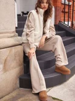 Next Marron noisette - Chaussures à enfiler douillettes en cuir doublées de Borg Outlet