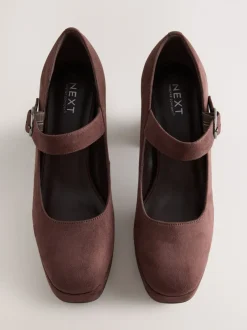 Next Microfibre marron chocolat - Chaussures Forever Comfort® Brogue Mary Jane à talons carrés New