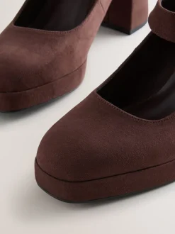 Next Microfibre marron chocolat - Chaussures Forever Comfort® Brogue Mary Jane à talons carrés New