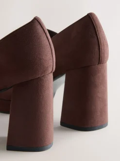 Next Microfibre marron chocolat - Chaussures Forever Comfort® Brogue Mary Jane à talons carrés New