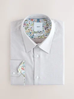 Next neutre - Ajustement régulier - Chemise habillée texturée à manches longues avec bordure Outlet