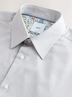 Next neutre - Ajustement régulier - Chemise habillée texturée à manches longues avec bordure Outlet