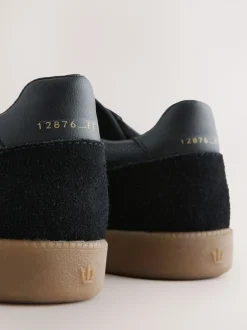 Next Noir - Baskets élégantes et décontractées à lacets avec bordure en daim Sale