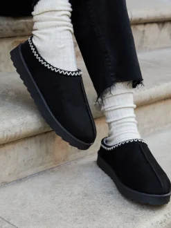 Linzi Noir - Chaussons Tana en faux daim à enfiler Discount