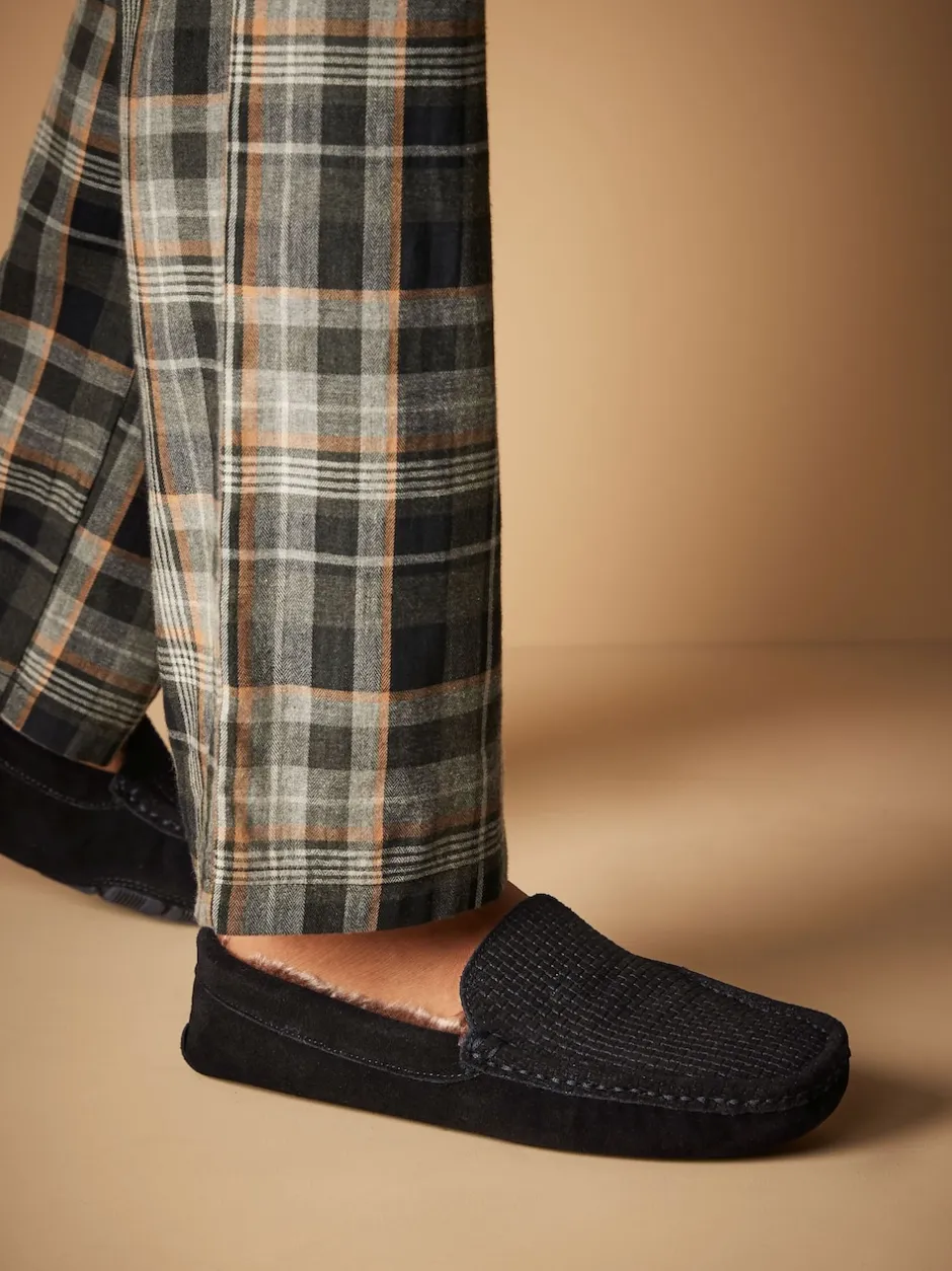 Next Noir - Chaussons mocassins en daim doublés de fausse fourrure Discount