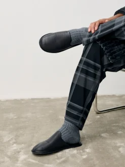 Next Noir - Chaussons mules en cuir Signature Sale