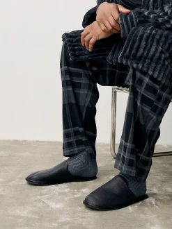 Next Noir - Chaussons mules en cuir Signature Sale