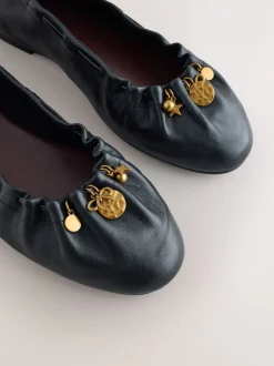 Next Noir - Chaussures plates Forever Comfort® en cuir à breloque froncée Discount