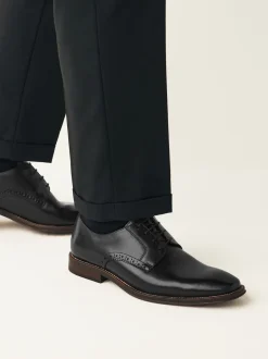 Next Noir - Coupe classique - Chaussures Derbies en cuir à semelle contrastante Hot