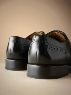 Next Noir - Coupe classique - Chaussures Signature Brogue Wingcap en cuir italien Outlet