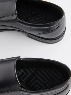Next Noir - Coupe large - Chaussures à enfiler avec panneau en cuir Hot