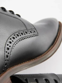 Next Noir - Coupe large - Chaussures Derbies en cuir à semelle contrastante New