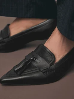Next Noir - Cuir haut de gamme avec mocassins à talons à glands Motionflex à bout pointu Outlet