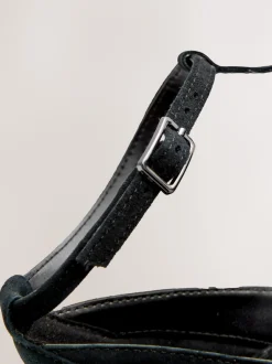 Next Noir - Forever Comfort® Chaussures à talons en cuir à découpes et bout fermé