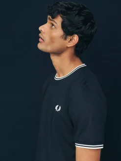 Fred Perry - T-shirt à logo à deux pointes Noir Outlet
