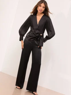 Lipsy Noir - Haut cache-cœur Satin hardware New