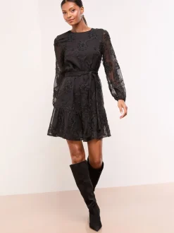 Lipsy Noir - robe courte manches longues en dentelle 3D Discount