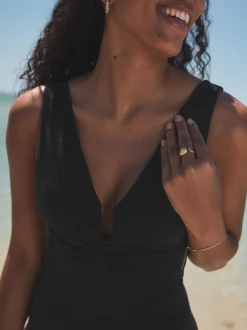 Next - Maillot de bain plongeant et galbant avec contrôle du ventre Noir Hot