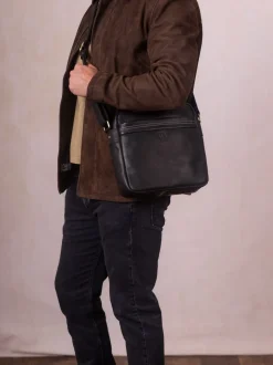 Lakeland Leather Noir - Petit sac messager Keswick en cuir Online