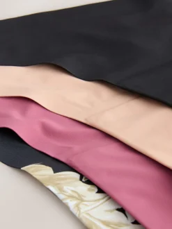 Next Noir / Praline nude / Rose fleuri - Lot de 4 culottes menstruelles Invisible Light Flow Best