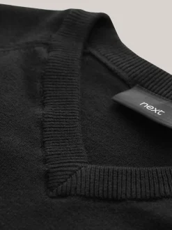 Next - Pull scolaire tricoté à col en V (3-16ans) Noir. Clearance